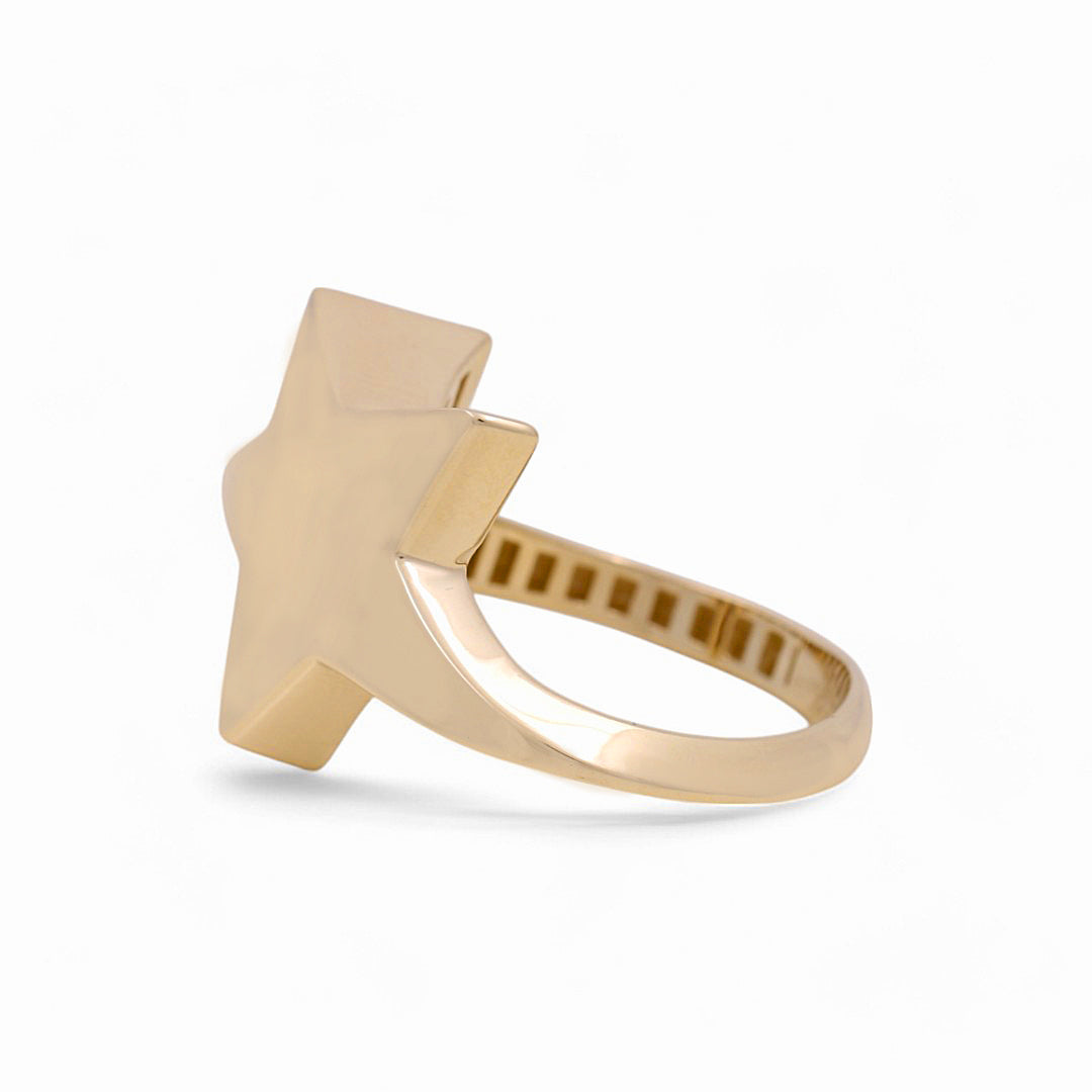 Anillo de mujer con estrella en oro amarillo de 14 quilates / Peso: 3 gr / Talla: 7 / Y24-1006