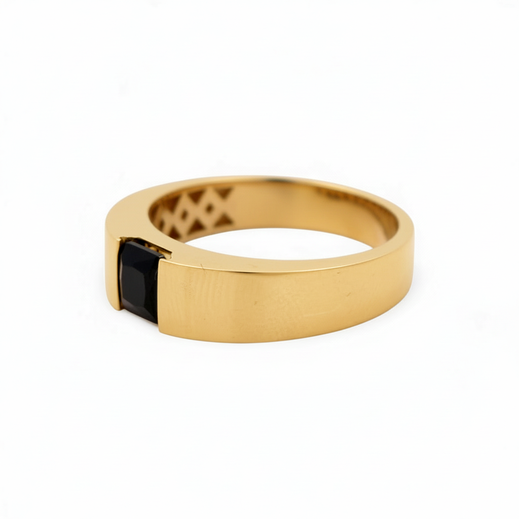 14K Yellow Gold Fashion Men's Ring with Black Stone / Size: 11 / Weight: 6.5 GR