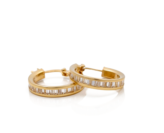 10K Yellow Gold Hoops Earrings with Baguette Stone/ Size: 3mm X14mm / Weight: 2.2 GR