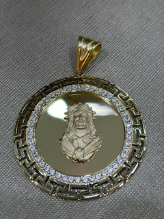 Medalla de oro 14K con Cristo, diseño griego y zirconia / Peso 14.7gr / COPD4MDCRCZ