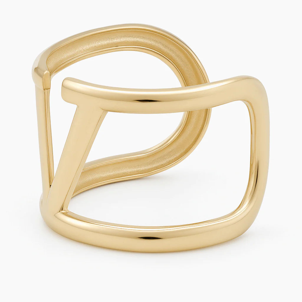 10K Yellow Gold Fashion V Women's Ring / Size: 7 / Weight: 2.1GR / Y24-934