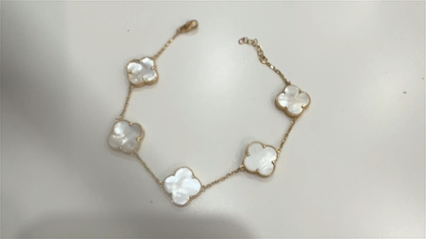 14K Yellow Gold Five Mother of Pearl Clovers Women's Bracelet / Size: 7" 12mm / Weight: 6.6 GR / BADWB4CLV