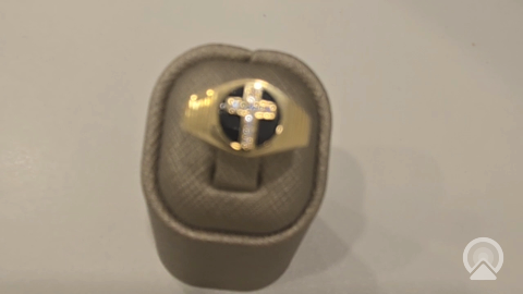 10K Yellow Gold Round Kids Ring with Cross and Onyx / Stone: Cz / Size: 6 / Weight: 2.4 GR / DQKR0CS