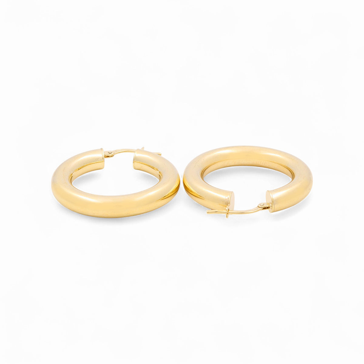Argollas de oro amarillo 14K / Medida: 4.5mmx20mm / Peso: 4.3 GR / 240-00798
