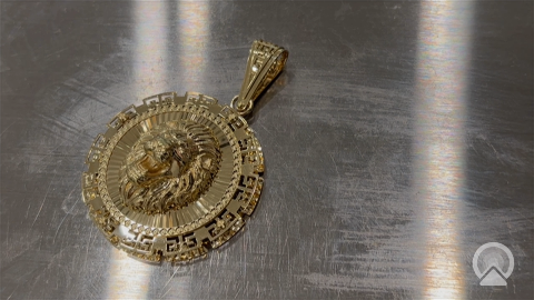 Medalla de león de oro amarillo 14K / Peso: 13.0GR / 711-00200