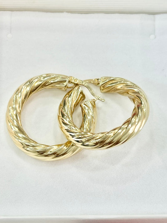 14K Yellow Gold Women’s Hoop Earrings / Size: 6MM x 22MM